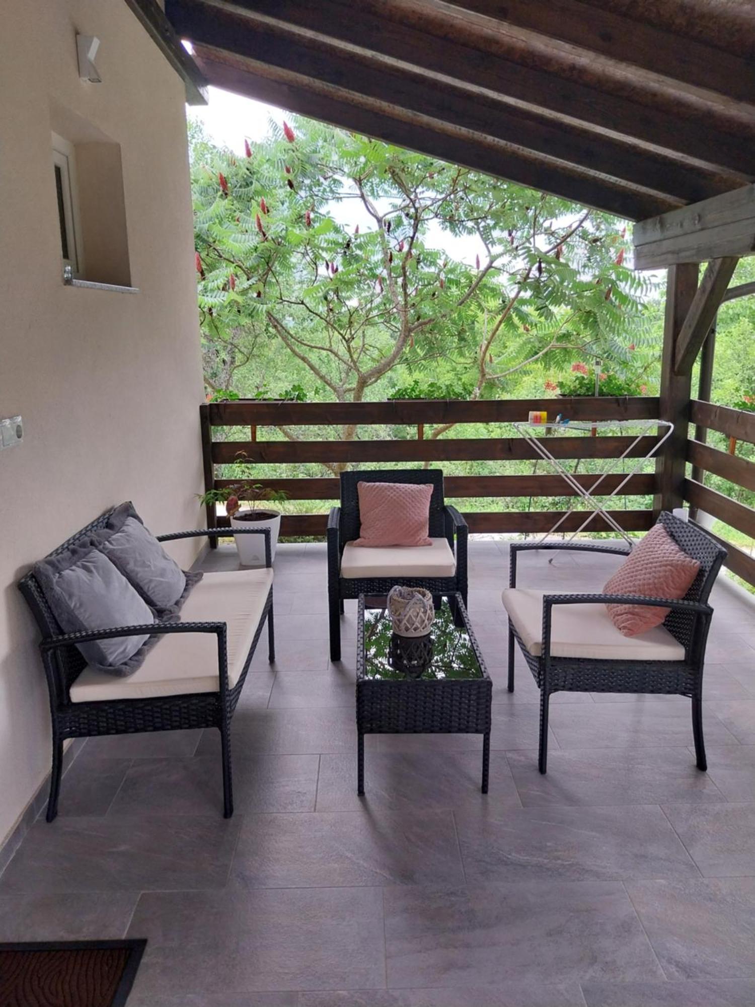 Guest House Happy Day Slunj Buitenkant foto